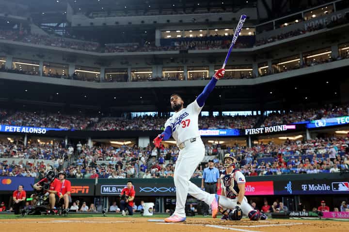 TEOSCAR Hernandez of the Los Angeles Dodgers emerges as the best batter in Major League Baseball.